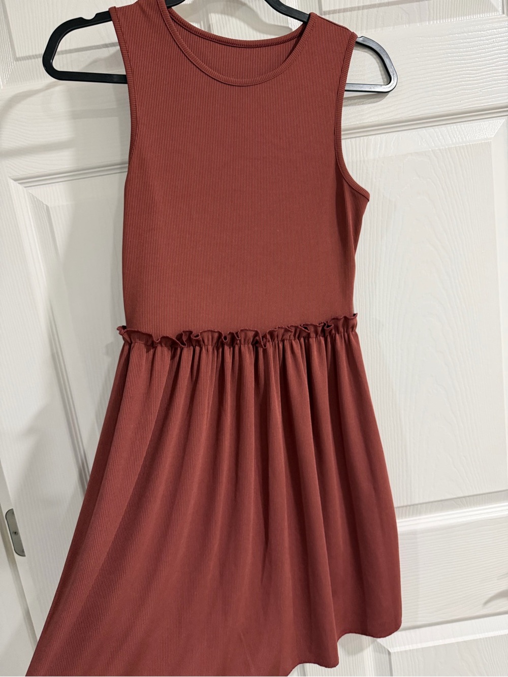 Sleeveless Rust Ribbed Dress - Picture 3 of 4